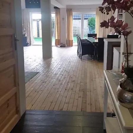 Ferienhaus - Seestrasse 8 بيت للعطل *